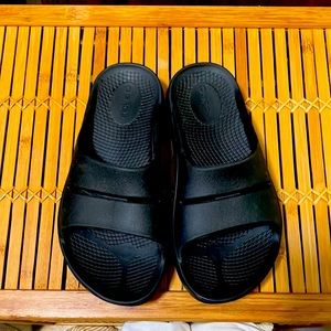 😎🖤OOFOS Black Slides Recovery Sandals W/Great Arch Support Size Women-5 Men-3
